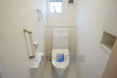 ウォシュレット、暖房便座、節電・節水機能など、使い勝手のよい高機能トイレです。