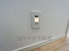 足元灯が付いているので、暗くても安全ですね＾＾