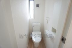 1階・2階の2ヶ所にトイレがあるので、忙しい朝にもゆとりができますね。 トイレ待ちの時間が短くて済みます。