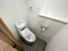 ウォシュレット付トイレです。