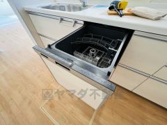 炊事時間を大幅に短縮できる食器洗浄乾燥機付き＾＾冬場の洗い物で手荒れの悩みもなくなります。