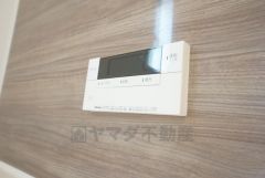 お湯の量や温度調整したい時、簡単に操作できるのでどんな季節でも快適なバスタイムになりそうです＾＾