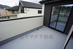 陽当たりの良いバルコニーです。お洗濯やお布団干しはもちろん、日光浴スペースにも。
